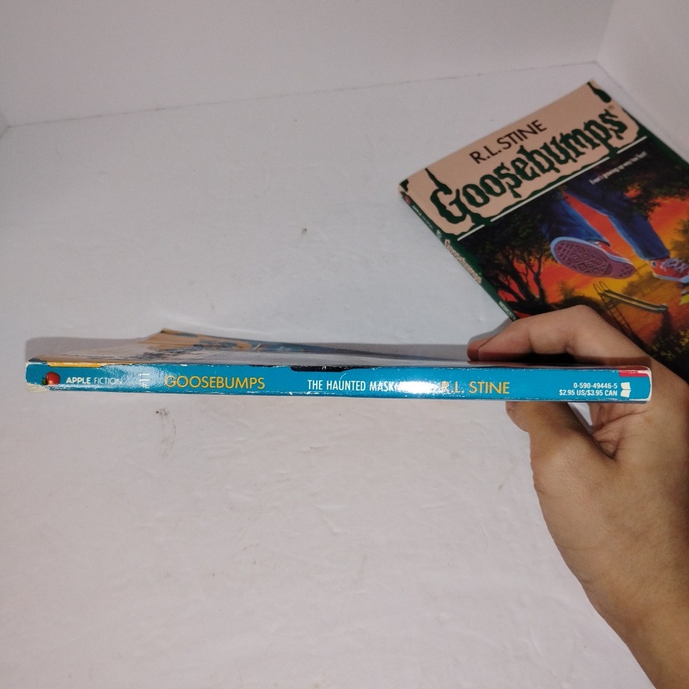 Goosebumps #11 The Haunted Mask R.L. Stine FIRST PRINT - Picture 3 of 11